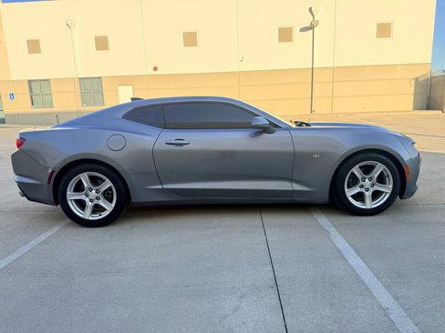 Used 2019 Chevrolet Camaro LT image 4