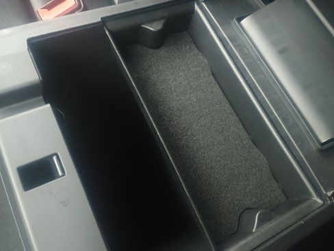 Used 2022 Ford Explorer XLT w/ Equipment Group 202A image 33