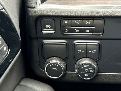 Used 2025 Chevrolet Tahoe Premier image 40