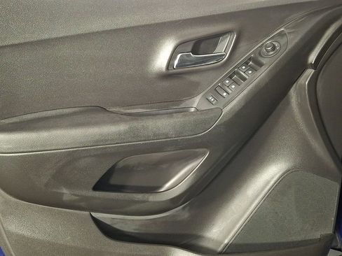 Used 2017 Chevrolet Trax LS FWD image 14