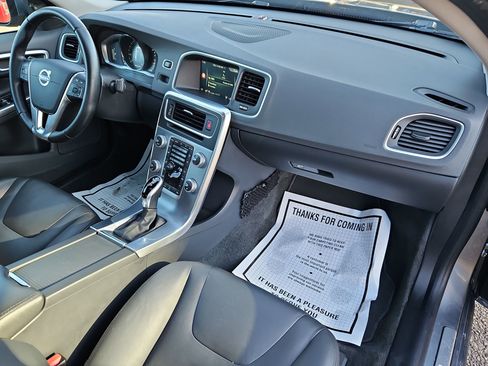 Used 2017 Volvo S60 T5 Inscription image 31