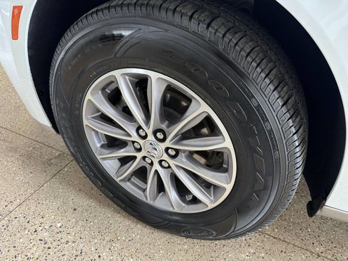 Used 2024 Buick Enclave Premium image 57