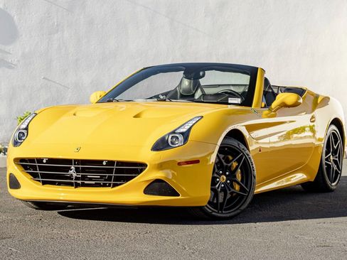 Used 2018 Ferrari California T image 1