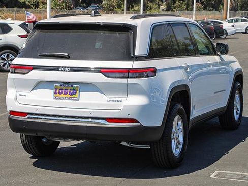 New 2025 Jeep Grand Cherokee Laredo image 4