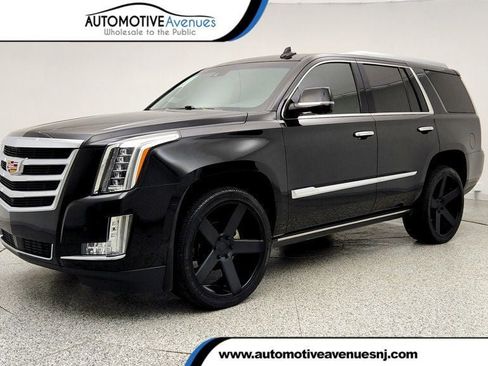 Used 2017 Cadillac Escalade Premium Luxury image 1