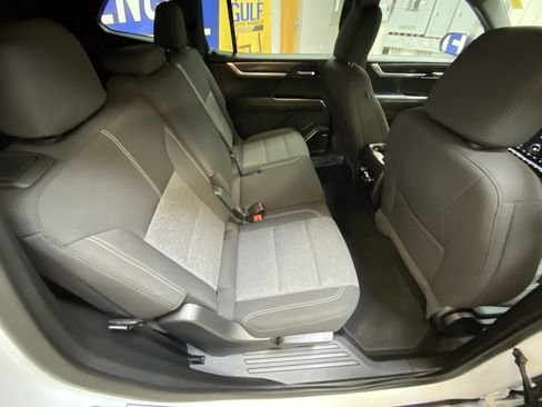 Used 2025 GMC Acadia Elevation image 29