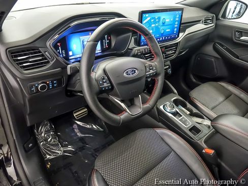 Used 2024 Ford Escape ST-Line w/ Tech Pack #1 AWD/4WD image 10