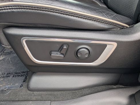 Used 2023 RAM 1500 Laramie AWD/4WD image 19