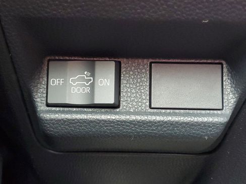 Used 2025 Toyota Tacoma SR image 31