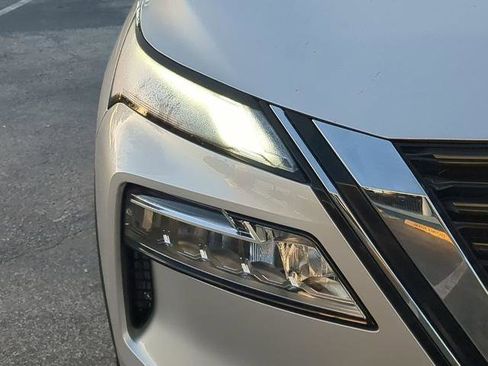 Certified 2023 Nissan Rogue SV FWD image 10