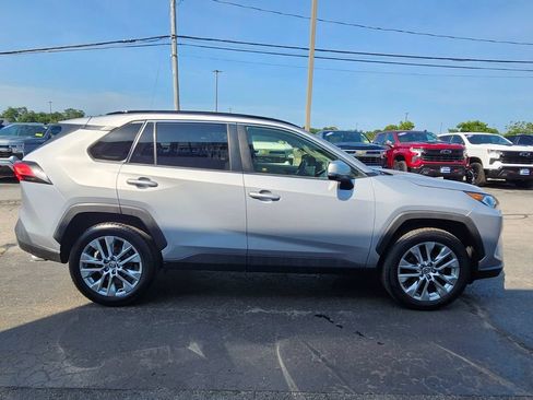 Used 2020 Toyota RAV4 XLE Premium AWD/4WD image 6