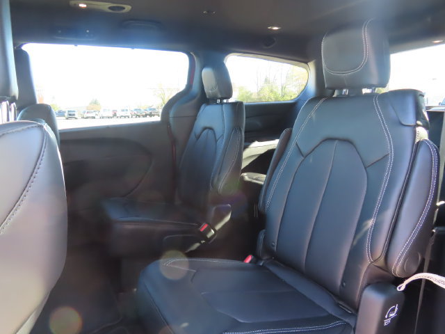 New 2027 Chrysler Pacifica Select AWD/4WD image 22