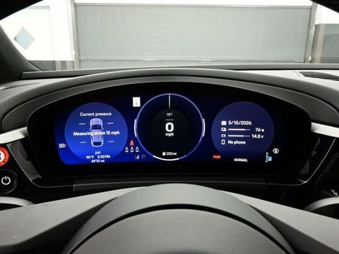 Certified 2025 Porsche Macan Electric RWD image 9