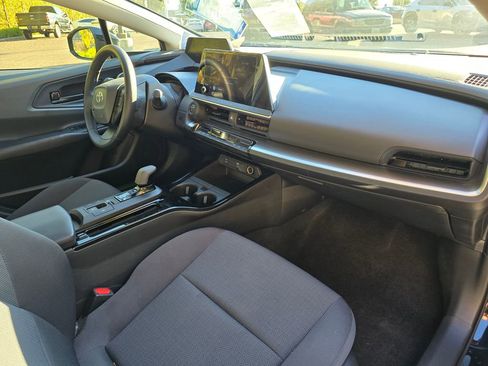 Used 2024 Toyota Prius LE image 4