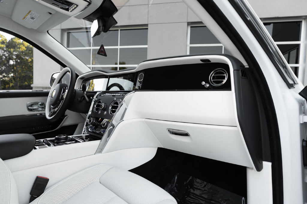 Used 2026 Rolls-Royce Cullinan AWD/4WD image 41