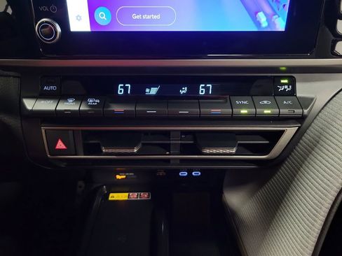 Used 2025 Toyota Camry SE AWD/4WD image 18