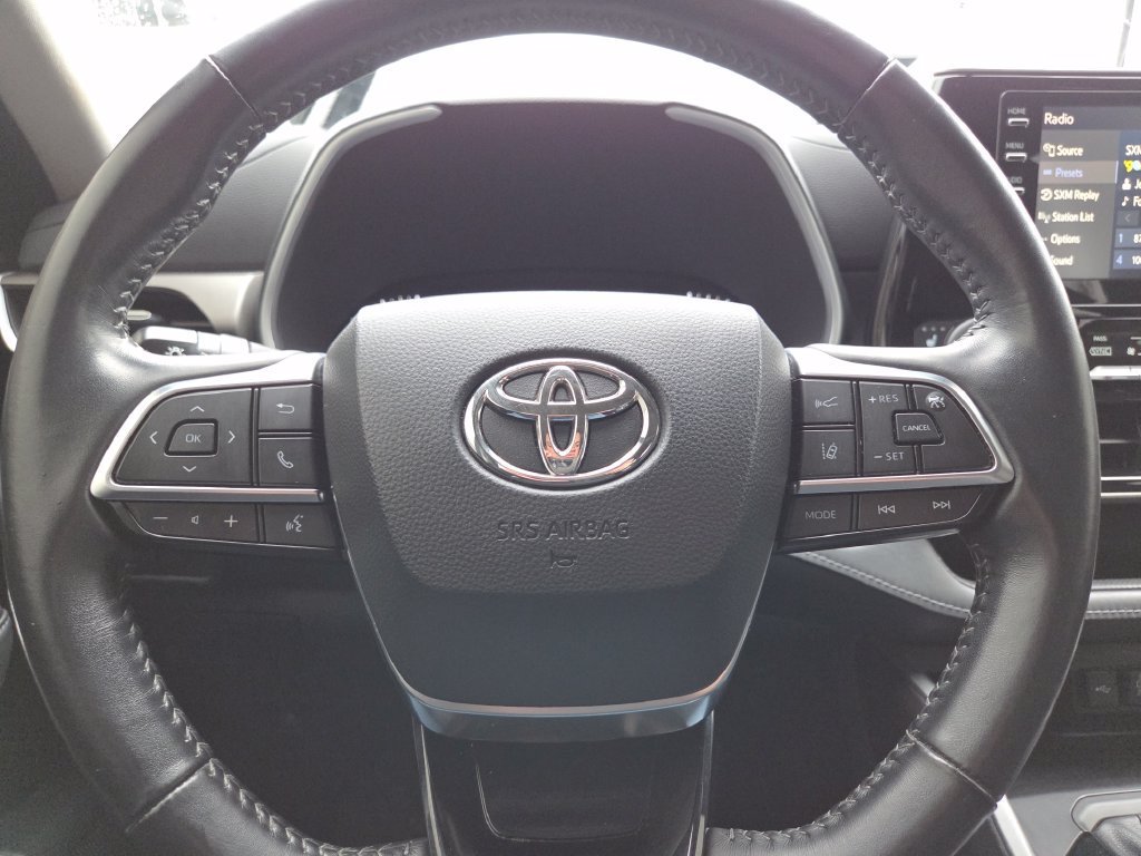 Used 2021 Toyota Highlander XLE AWD/4WD image 33