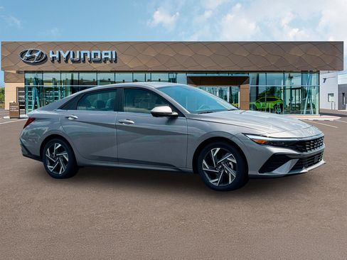 New 2025 Hyundai Elantra Limited FWD image 10
