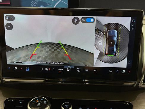 Used 2025 Ford Expedition Platinum image 17