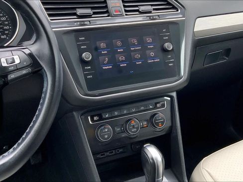 Used 2019 Volkswagen Tiguan SE image 6