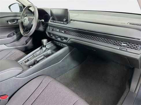 Certified 2025 Honda Accord SE image 29