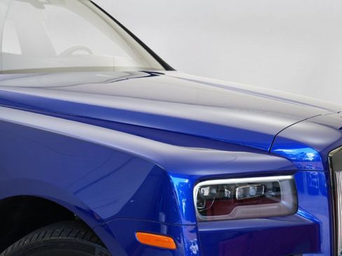 Used 2021 Rolls-Royce Cullinan Black Badge AWD/4WD image 2
