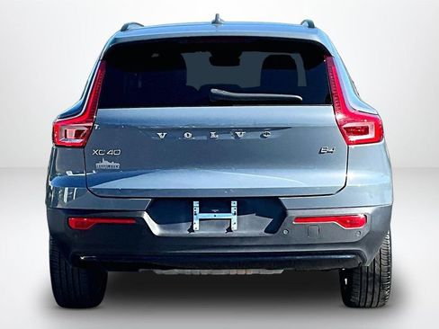 Used 2023 Volvo XC40 B4 Ultimate FWD image 7