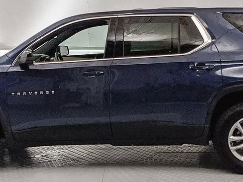 Used 2023 Chevrolet Traverse LS FWD image 5