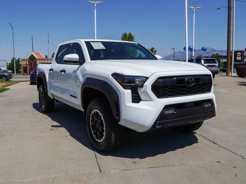 Used 2024 Toyota Tacoma TRD Off-Road w/ TRD Off Road Upgrade Package AWD/4WD image 2