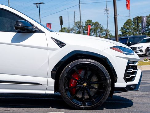 Used 2022 Lamborghini Urus AWD/4WD image 10