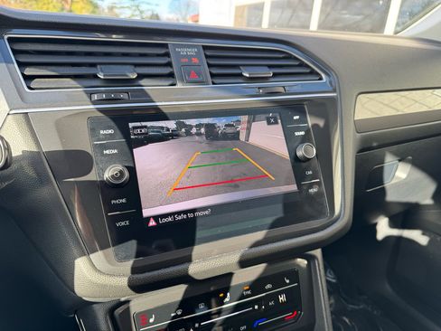 Used 2023 Volkswagen Tiguan SE image 22