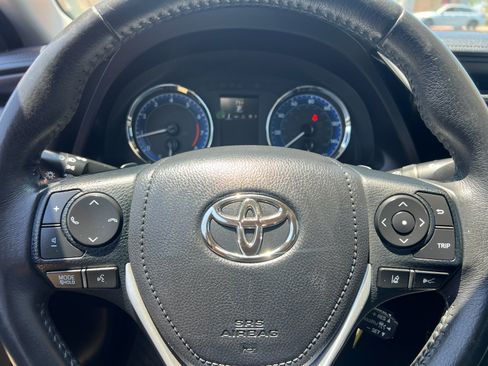 Used 2017 Toyota Corolla SE w/ Carpet Mat Package (TMS) FWD image 17