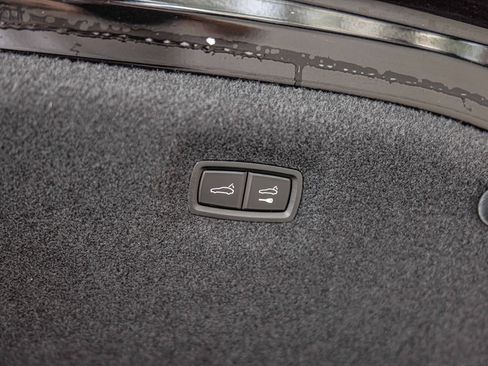 Used 2020 Porsche Taycan Turbo image 19