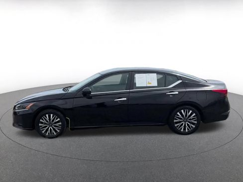 Used 2025 Nissan Altima 2.5 SV FWD image 9