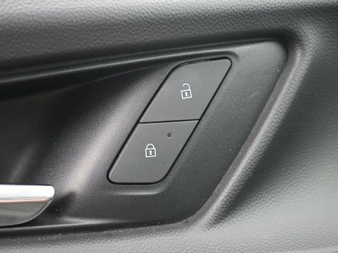 Used 2025 Chevrolet Equinox LT w/ Convenience Package II FWD image 19