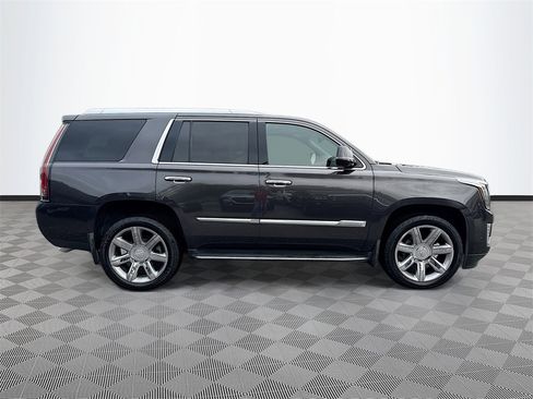 Used 2018 Cadillac Escalade Premium Luxury image 5