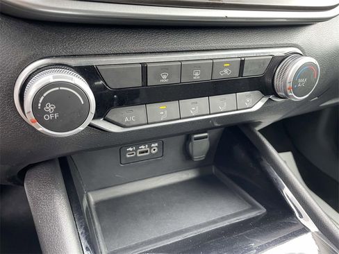 Used 2024 Nissan Altima 2.5 SV image 25