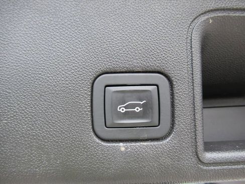 Used 2018 GMC Terrain SLE w/ Driver Convenience Package FWD image 32