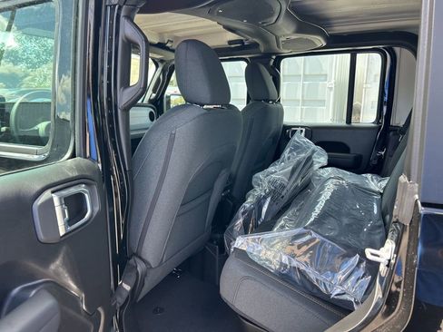 New 2026 Jeep Gladiator Sport AWD/4WD image 30