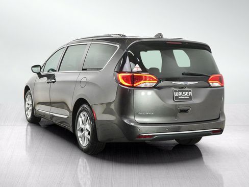 Used 2018 Chrysler Pacifica Touring-L Plus w/ Tire & Wheel Group FWD image 3
