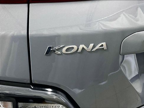 Used 2023 Hyundai Kona SE image 28