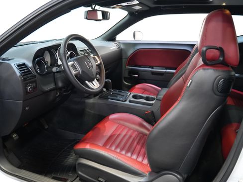 Used 2014 Dodge Challenger SXT RWD image 28