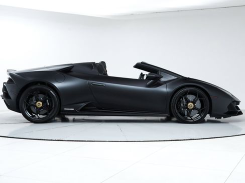 Used 2024 Lamborghini Huracan EVO image 7
