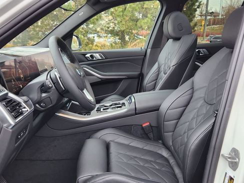 New 2026 BMW X5 xDrive50e w/ Premium Package AWD/4WD image 9