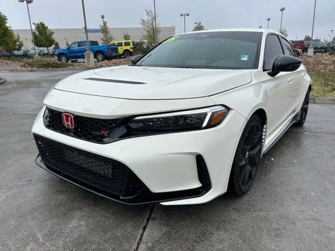Used 2025 Honda Civic Type R image 3