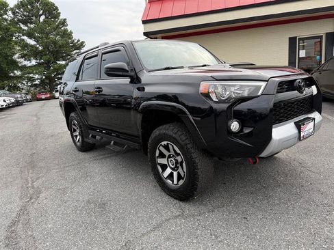 Used 2018 Toyota 4Runner TRD Off-Road image 5