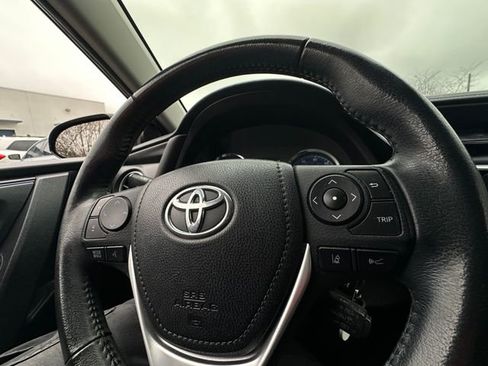 Used 2019 Toyota Corolla SE image 19