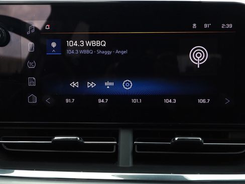 Used 2025 Chevrolet Trax LT w/ LT Convenience Package FWD image 14