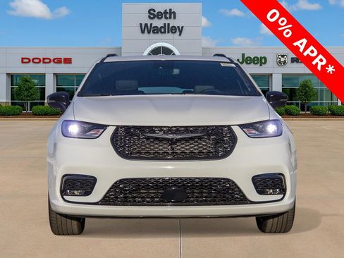 New 2026 Chrysler Pacifica Select w/ S Appearance Package image 2