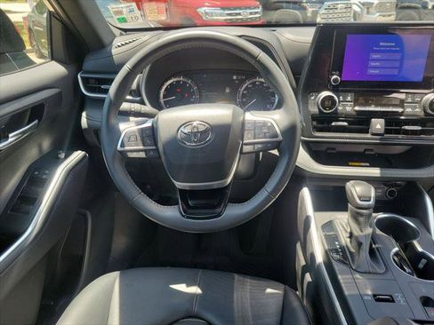 Certified 2024 Toyota Highlander XSE FWD image 21